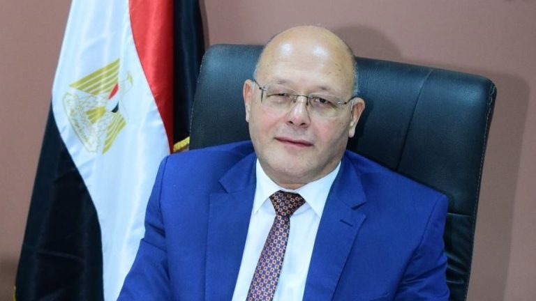 النعماني يعلن عن موافقة مجلس جامعة سوهاج علي تفعيل الدراسة بكلية الفنون التطبيقية والتراثية